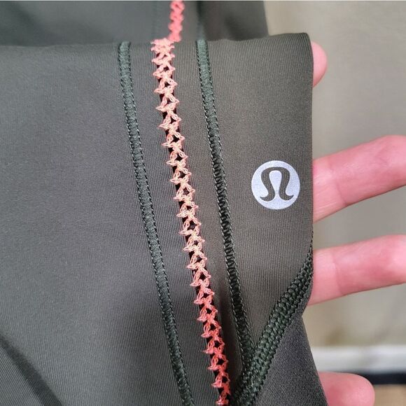 Lululemon Vent it out Crop Leggings gator green Cyber Stripe Luxtreme - Picture 12 of 12
